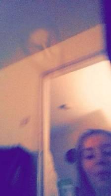  Credea că şi-a făcut un simplu selfie. Detaliul remarcat de mama ei a transformat fotografia într-un fenomen viral 338930