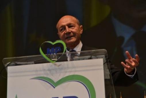 Încă o lovitură pentru Traian Băsescu. Este acuzat şi de plagiat