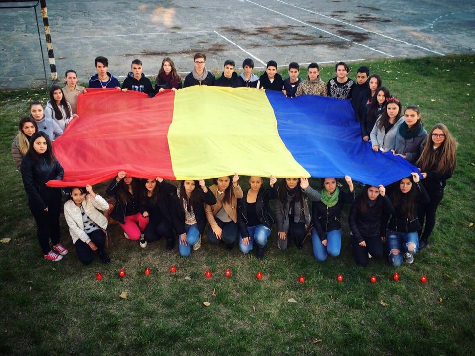 Gest de solidaritate al unor tineri din Caracal. &quot;Noi, tineri, români ca și ei&quot;