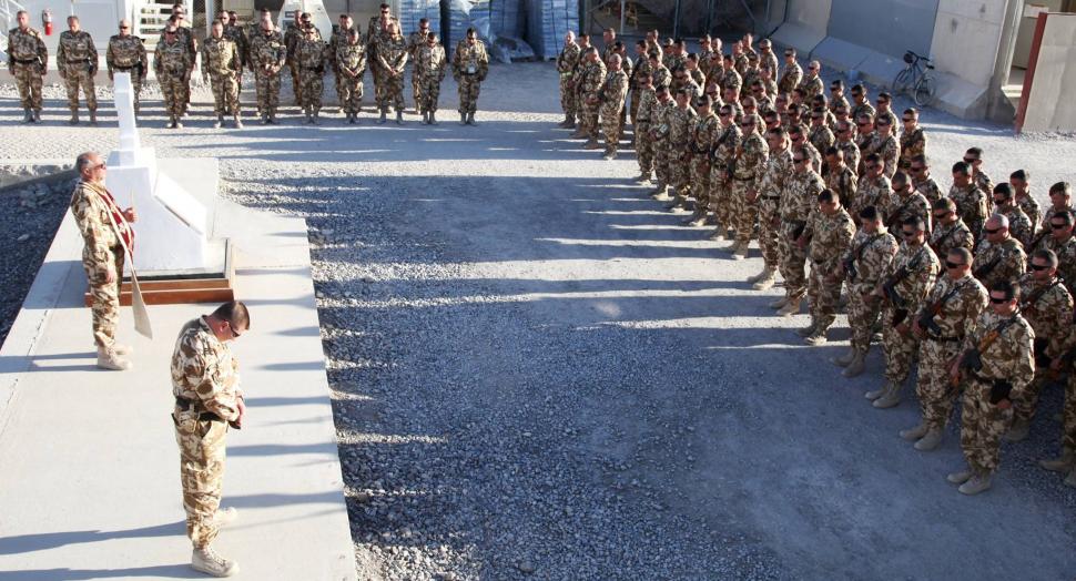 Tragedia din Club Colectiv. Tricolorul a fost coborât în bernă în Afganistan. "Dumnezeu sa-i odihnească în pace pe cei plecați dintre noi" 339293