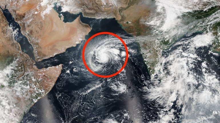 Un ciclon puternic loveşte Yemen. Mii de oameni au fost evacuaţi de pe Insula Socotra