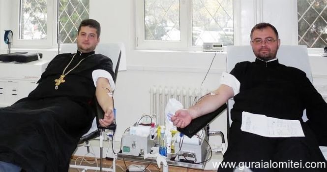 Preoţii din 70 de parohii donează sânge