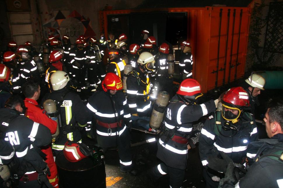 Imagini dramatice. ISU Bucureşti publică în premieră fotografii de la intervenţia din Colectiv 339821