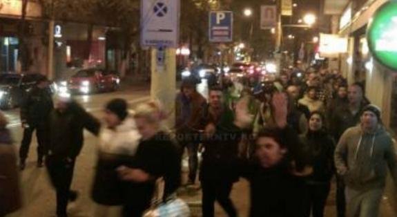 Protestatarii constănţeni s-au oprit pentru câteva minute în faţa restaurantului Beirut