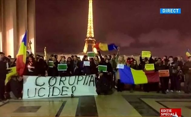 Românii protestează şi la Paris