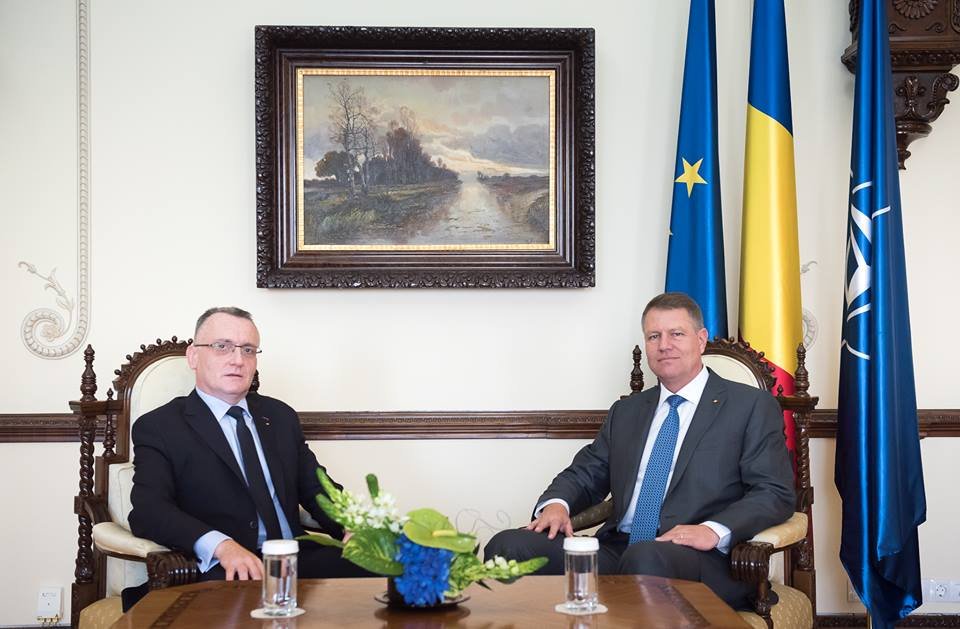 Klaus Iohannis s-a întâlnit cu Sorin Cîmpeanu. Ce au discutat cei doi oficiali