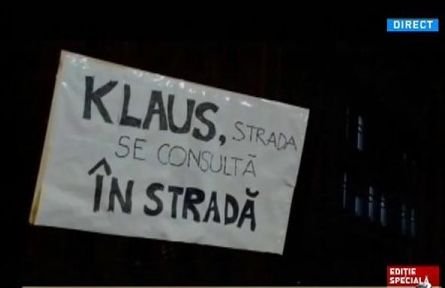 Mesajele lor sunt strigate în Piaţă. Iată ce scrie pe pancartele protestatarilor din București