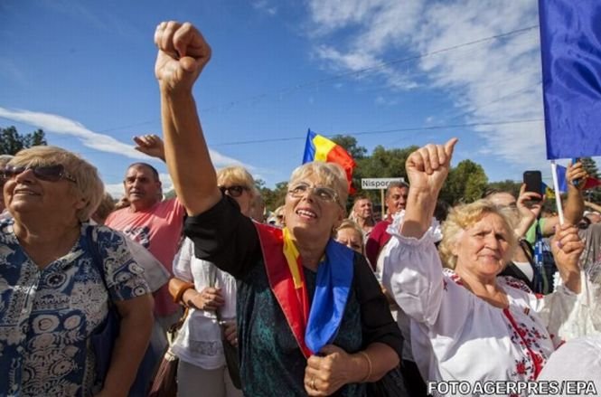 Proteste la Chişinău, în semn de solidaritate cu manifestanţii din România