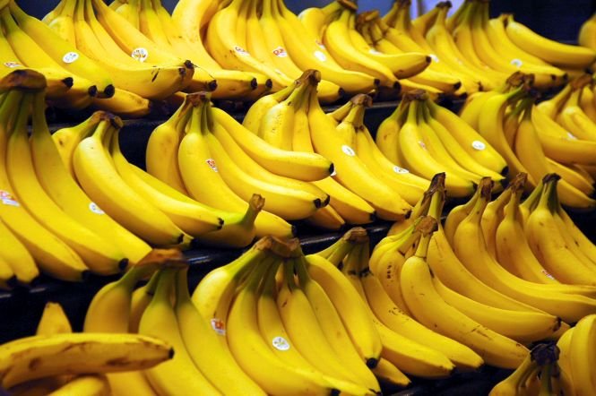 Culmea comerţului: România importă slănină şi exportă banane