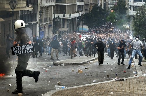Proteste violente la Atena