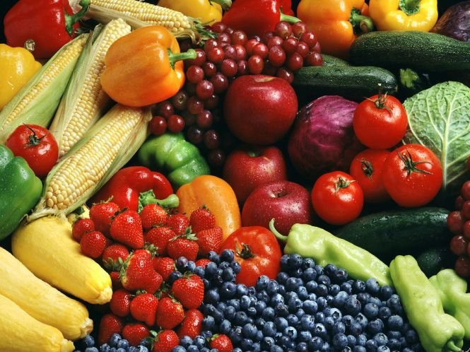 Cum scăpăm de pesticidele din fructe şi legume. Trei soluţii la îndemână