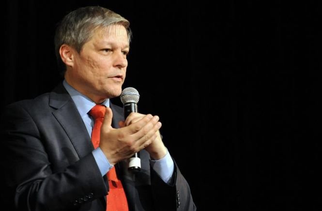 Dacian Cioloş: Sunt profund şocat de atentatele teribile de la Paris