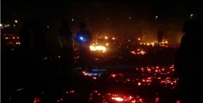Tabăra de refugiaţi de la Calais a fost incendiată, ca răspuns la atacurile teroriste din Paris