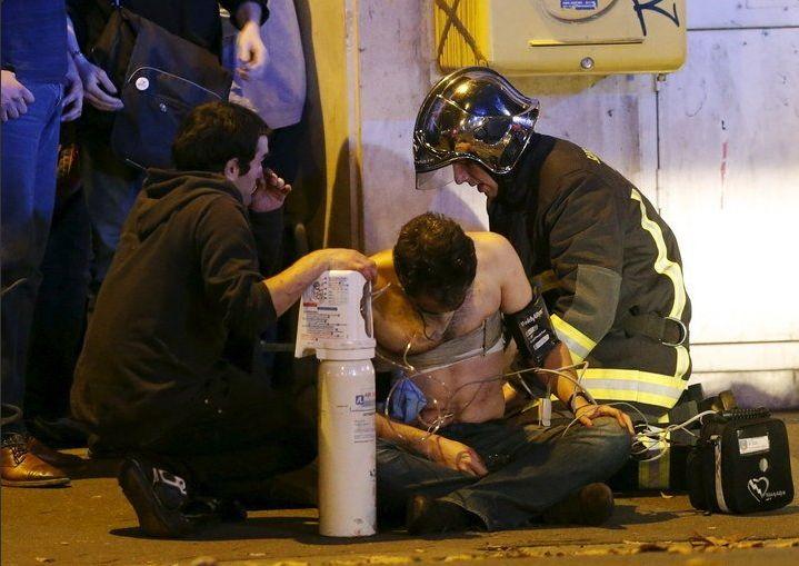 Cum au reacţionat parizienii după atacurile teroriste: &quot;Nu au reuşit să ne învingă&quot;
