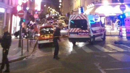 Român din Paris: Străzile sunt pustii, se aud numai sirenele maşinilor de intervenţie
