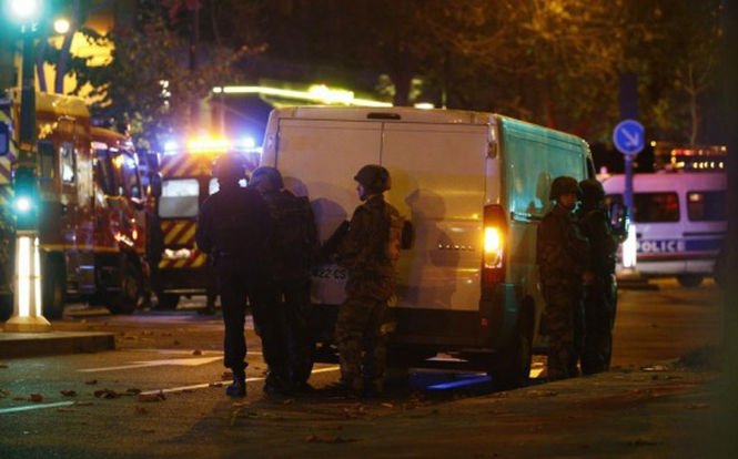 În Franţa e doliu naţional. Bilanţul victimelor atacurilor teroriste a ajuns la 132 de morţi