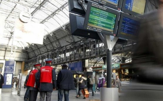 Franţa, în stare de alertă! Gara Lyon din Paris, evacuată parţial. Autorităţile, pe urmele unui bărbat &quot;implicat direct&quot; în atentate
