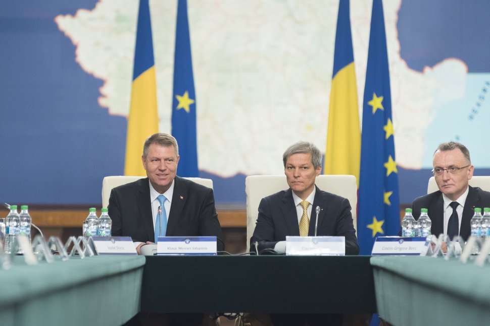 Adrian Năstase, despre prezenţa preşedintelui la Guvern, la preluarea mandatului de către Dacian Cioloş