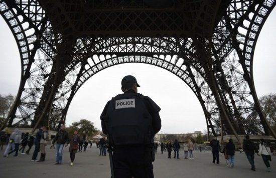 Cheltuieli de apărare. Franţa mută accentul de pe austeritate pe securitate 