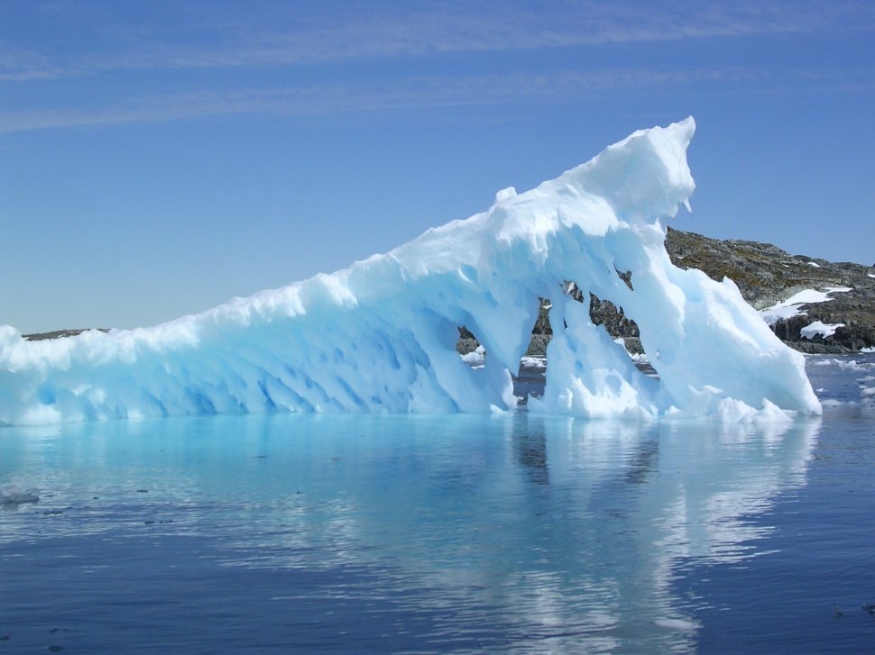 Încălzirea globală: Groenlanda trimite 12 blocuri imense de gheaţă la Paris