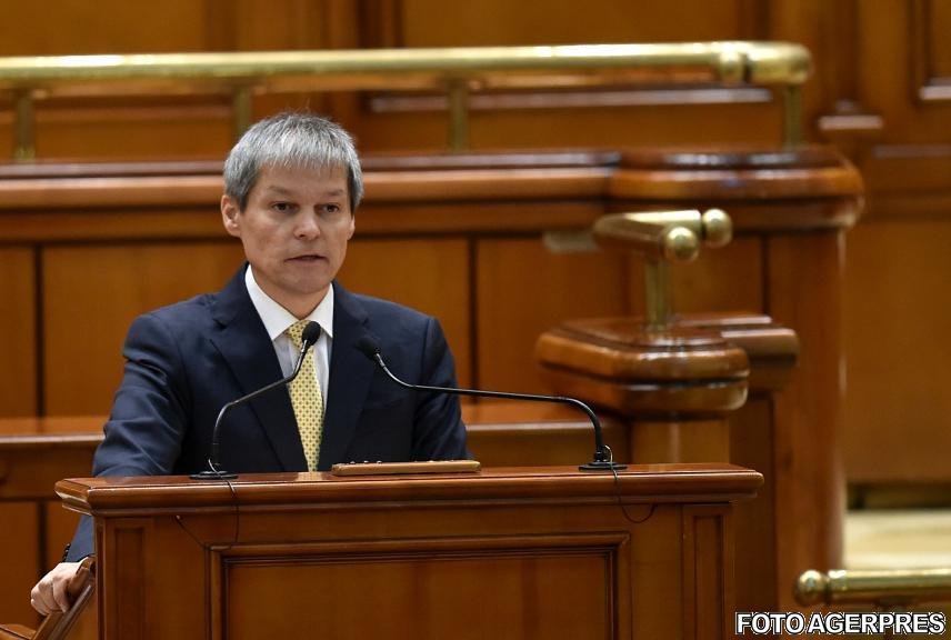 Parliament votes Cioloş government into power