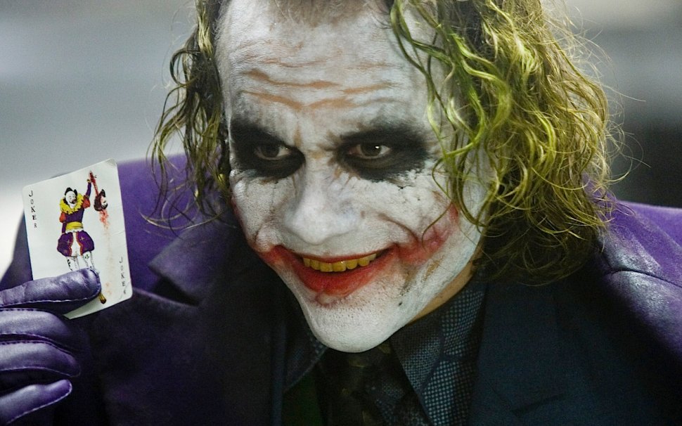 Un bărbat cu mască Joker ameninţă că va ucide un MUSULMAN pe săptămână