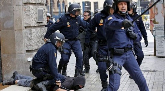 Atentate la Paris: Nouă persoane, reținute după perchezițiile de la Bruxelles 