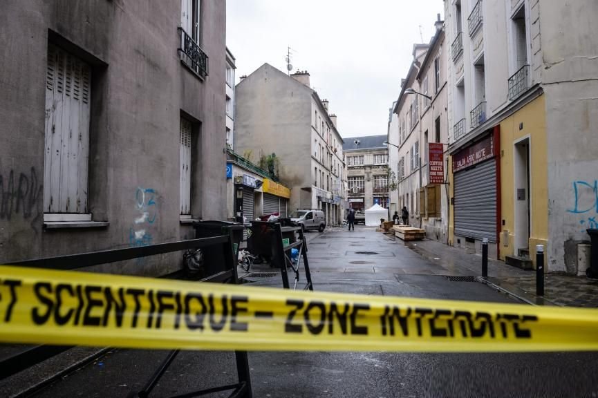 &quot;NU a existat o femeie kamikaze la Saint Denis&quot;. Ce au descoperit poliţiştii în apartamentul din suburbia pariziană