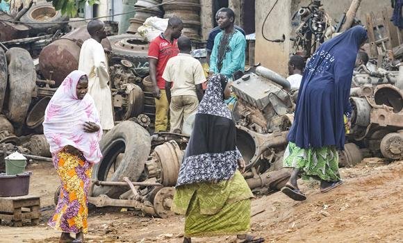 Patru femei kamikaze s-au aruncat în aer în Camerun