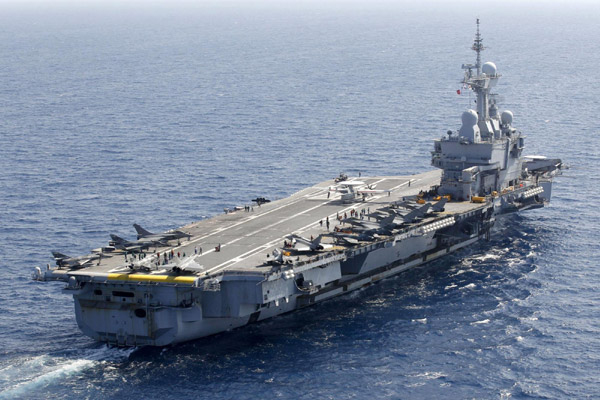 Franța trimite împotriva ISIS cea mai mare navă de luptă a Europei Occidentale