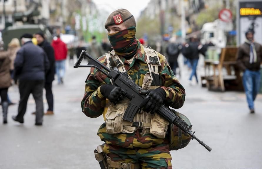 Operaţiune antiteroristă la Bruxelles: 16 persoane au fost arestate, dar Salah Abdeslam rămâne de negăsit
