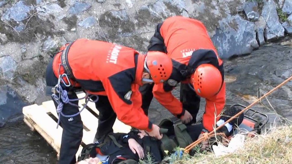 Patru turişti blocaţi în Bucegi, salvaţi după 20 de ore