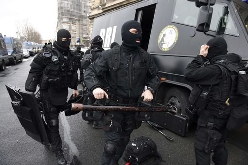Alertă teroristă în Franţa: Mai multe linii de metrou din Paris au fost închise