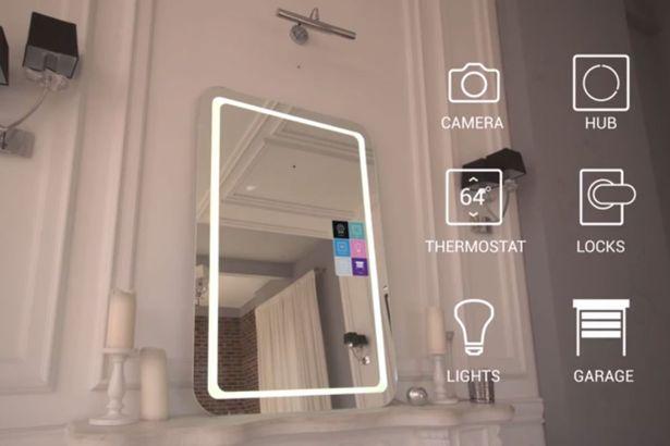 Băţul de selfie e istorie. A apărut oglinda pentru selfie, un dispozitiv absolut ingenios 344685