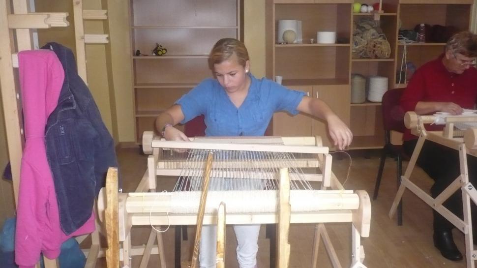 Copiii din Săndulești-Copăceni, județul Cluj, descoperă farmecul meșteșugurilor românești prin proiectul „Ajută un sat. Schimbă o țară” 344927