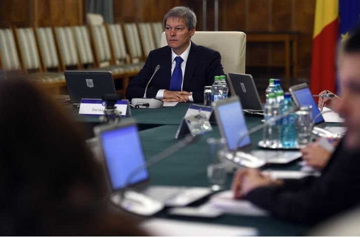 Dacian Cioloş cere demiterea conducerii ISU Bucureşti: Nu mai au ce căuta în asemenea structuri!