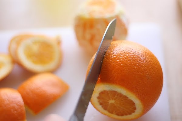 A tăiat o portocală și a făcut o descoperire amuzantă. Imaginea a devenit virală pe internet 