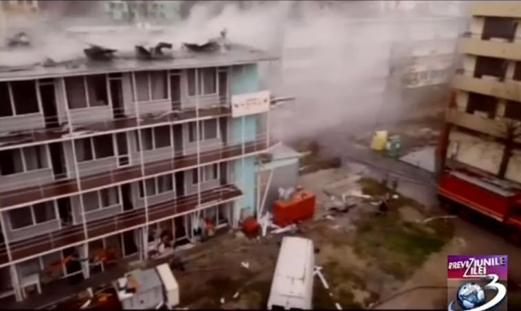 Incendiu de amploare într-un un hotel din staţiunea Mamaia. Imagini de la fața locului