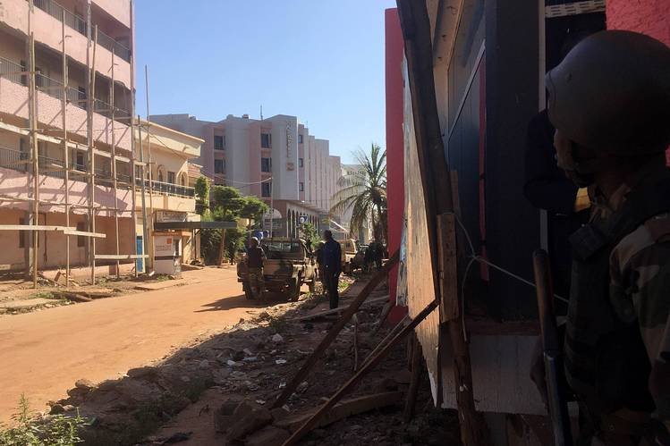 Doi suspecţi ai atacului de la hotelul Radisson, arestaţi de forţele speciale din Mali