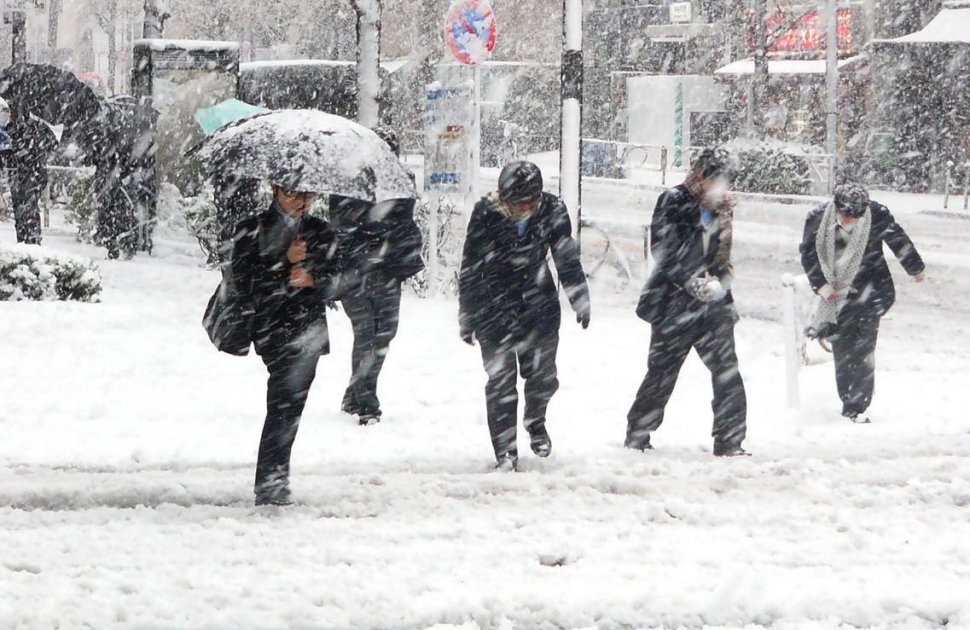 Avertizare meteo: Cod galben de ploi și ninsori, în aproape toată țara 