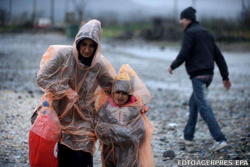 Refugiații continuă să debarce în Europa, în ciuda înrăutățirii vremii