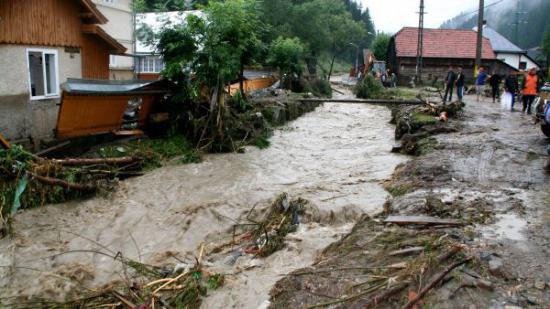 Gospodării inundate în Râmnicu Vâlcea