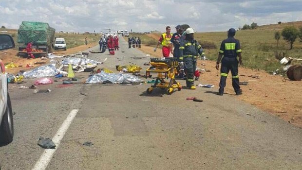 Accident oribil în Africa de Sud. Cel puțin 15 persoane și-au pierdut viața