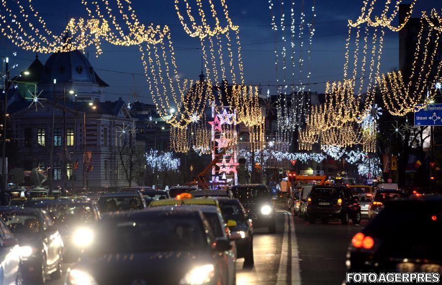 Atmosferă magică în Capitală. Cele 3 milioane de luminițe care împodobesc orașul au fost aprinse în această seară  GALERIE FOTO 346001