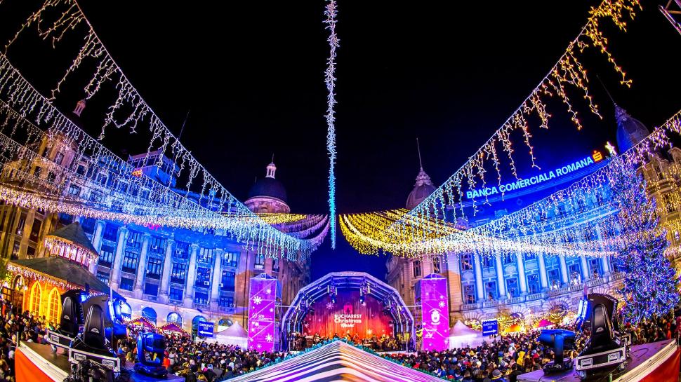 Atmosferă magică în Capitală. Cele 3 milioane de luminițe care împodobesc orașul au fost aprinse în această seară  GALERIE FOTO 346015