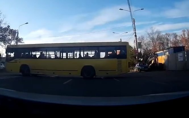 Imagini halucinante filmate în trafic. Cum pune un șofer de autobuz viața pasagerilor în pericol