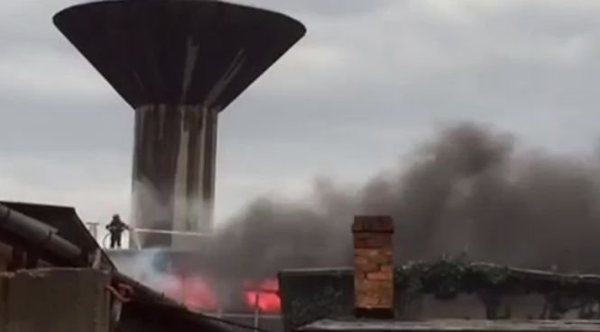 Incendiu de proporții la un depozit din Oradea