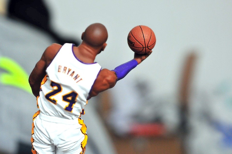 Kobe Bryant și-a anunțat retragerea din NBA