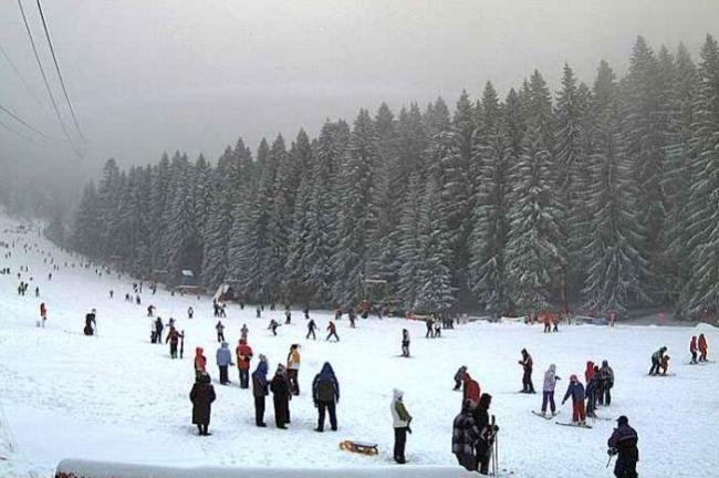 Bucurie pentru schiori: Ninge la munte! Vezi imagini live de pe principalele pârtii