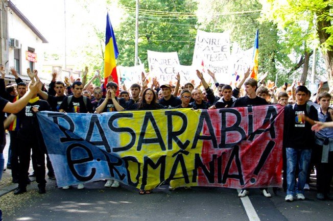Mitinguri pro şi contra unirii Republicii Moldova cu România, organizate la Chişinău